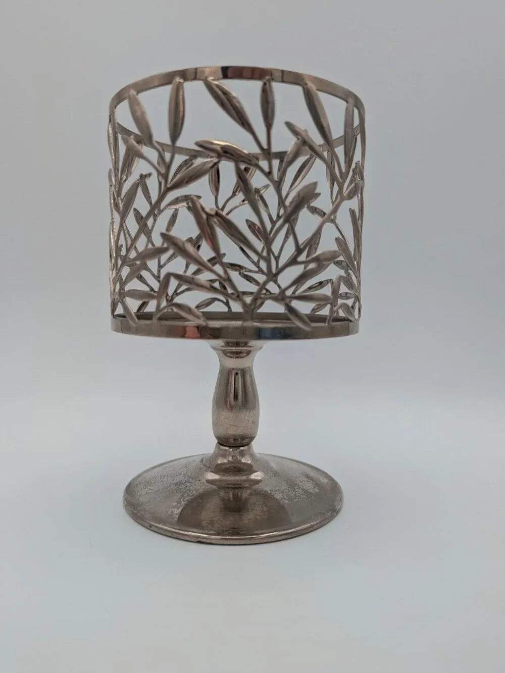 Bath and Body Works 3 Wick Candle Holder Pedestal Silver Leaf Vine Metal Stand